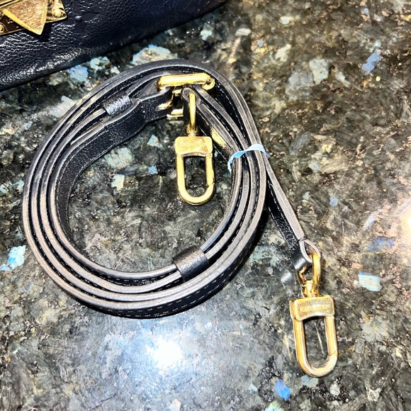 Louis Vuitton Pochette Métis Empreinte - Picture 11 of 12